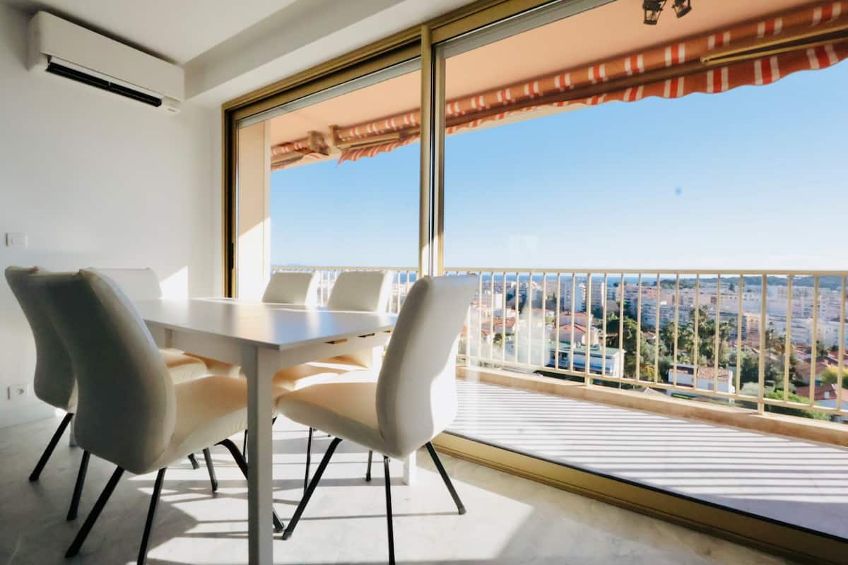 Balcon avec vue sur la mer, photographie Keys Concept